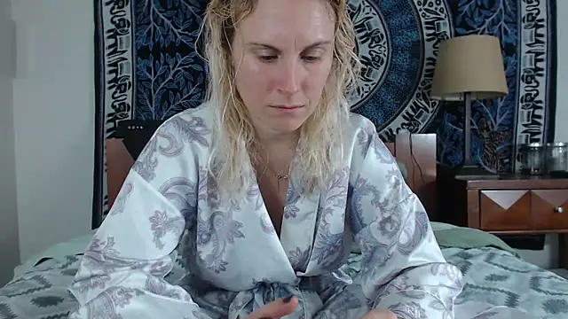 Snapshot of Cutikatxoxo chatting on January 23, 2025, 2:02 am Cutikatxoxo online show from January 23, 2025, 2:02 am