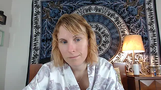 Snapshot of Cutikatxoxo chatting on February 19, 2025, 2:01 am Cutikatxoxo online show from February 19, 2025, 2:01 am