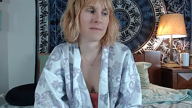 Snapshot of Cutikatxoxo chatting on February 20, 2025, 2:40 am Cutikatxoxo online show from February 20, 2025, 2:40 am