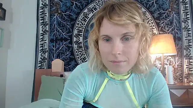 Snapshot of Cutikatxoxo chatting on March 14, 2025, 1:37 am Cutikatxoxo online show from March 14, 2025, 1:37 am