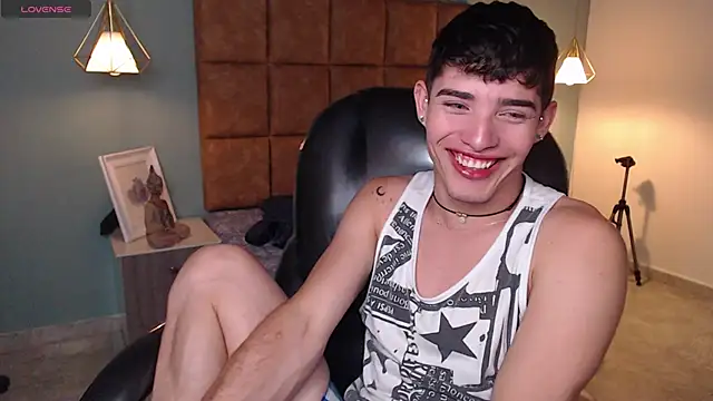 AlejooTwink online show from February 4, 2025, 9:52 pm