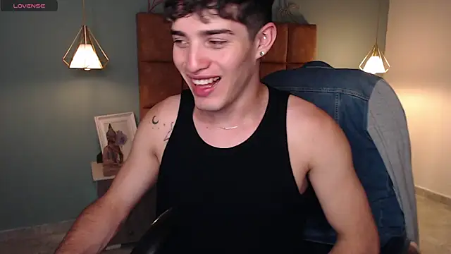 AlejooTwink online show from February 7, 2025, 10:20 pm