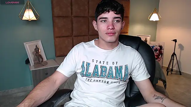 AlejooTwink online show from February 12, 2025, 6:19 pm