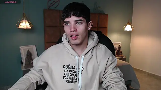 AlejooTwink online show from February 14, 2025, 6:19 pm