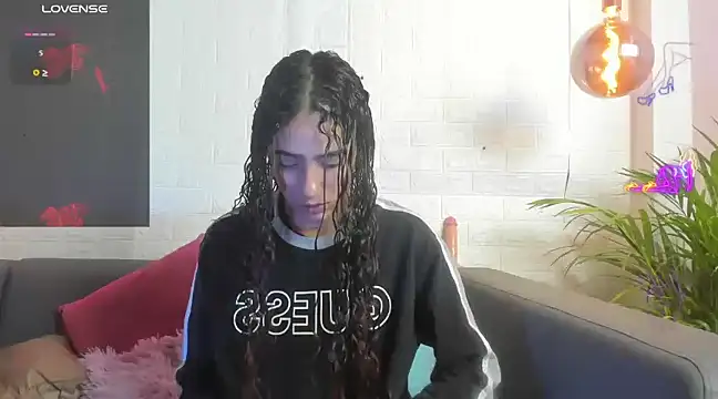 Snapshot of Layla_707 chatting on December 14, 2024, 1:28 am Layla 707 online show from December 14, 2024, 1:28 am