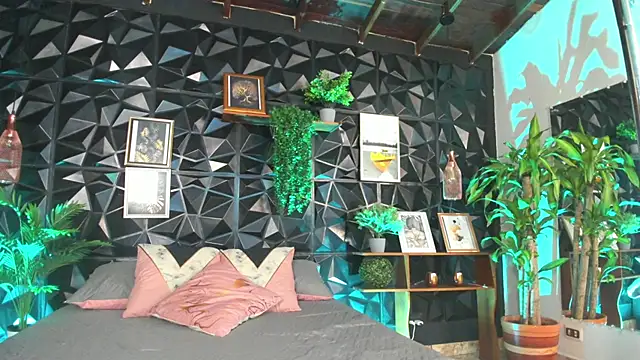 Snapshot of Layla_707 chatting on March 15, 2025, 4:35 am Layla 707 online show from March 15, 2025, 4:35 am