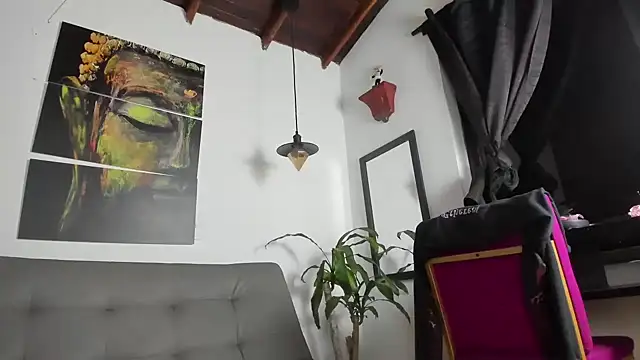 Snapshot of Layla_707 chatting on March 18, 2025, 12:49 am Layla 707 online show from March 18, 2025, 12:49 am