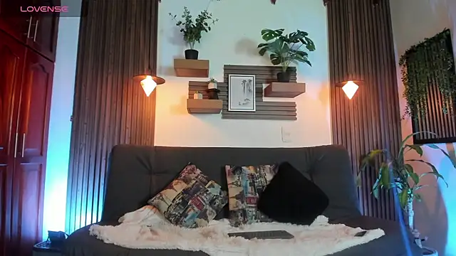 Snapshot of Layla_707 chatting on March 22, 2025, 5:49 am Layla 707 online show from March 22, 2025, 5:49 am