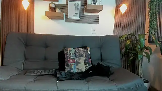 Snapshot of Layla_707 chatting on October 20, 2025, 10:21 pm Layla 707 online show from October 20, 2025, 10:21 pm