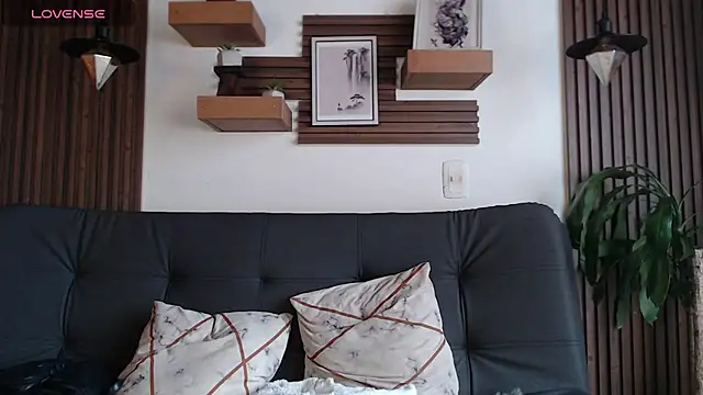 Layla 707 online show from February 6, 2026, 4:43 pm