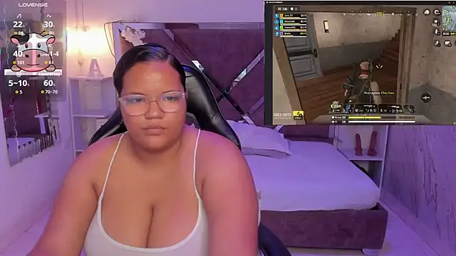 MhiaRey online show from November 20, 2025, 1:22 pm