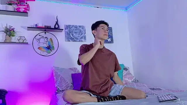 Snapshot of Noah_tyler_ chatting on October 3, 2025, 10:29 pm Noah tyler online show from October 3, 2025, 10:29 pm