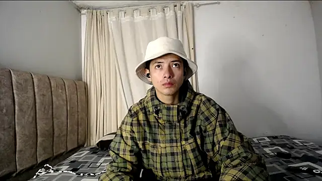 Yellowpokemon23 online show from November 12, 2025, 5:19 am