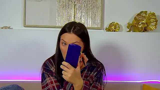 AlexandraBloom online show from November 6, 2025, 6:20 pm