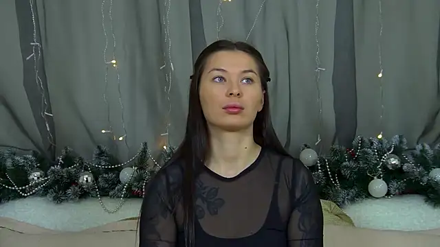 AlexandraBloom online show from December 4, 2025, 6:38 pm