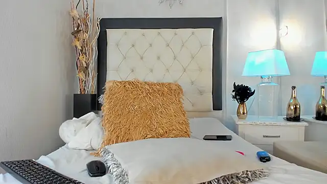 GaleHodge online show from October 11, 2025, 1:09 pm