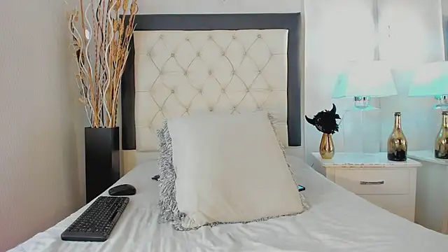 GaleHodge online show from October 23, 2025, 12:59 pm