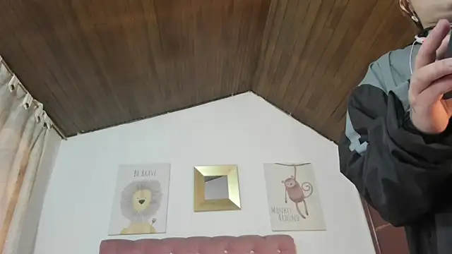 CelessteRedds online show from November 5, 2025, 11:21 am