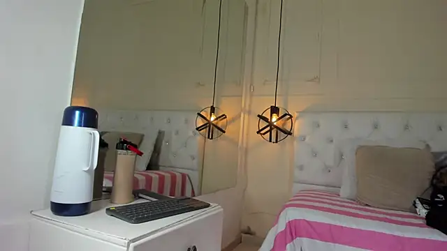 Slut Milf  online show from December 21, 2024, 7:16 pm