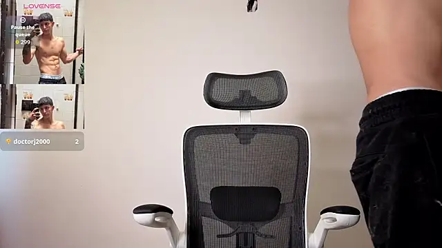 Snapshot of Cristopher23_ chatting on October 10, 2025, 1:10 pm Cristopher23 online show from October 10, 2025, 1:10 pm