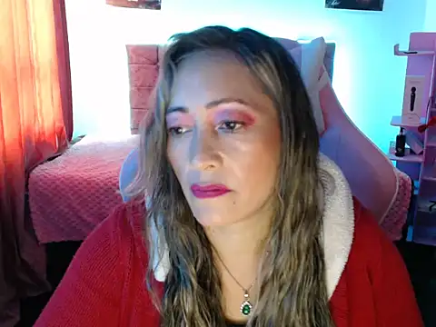 Snapshot of Melanyy_100 chatting on February 12, 2025, 7:13 pm Melanyy 100 online show from February 12, 2025, 7:13 pm