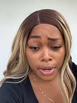 Lilybaudinx96 online show from December 3, 2025, 3:32 pm