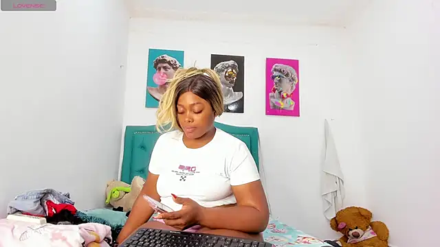 Snapshot of Lilybaudinx96 chatting on February 12, 2026, 2:17 am Lilybaudinx96 online show from February 12, 2026, 2:17 am