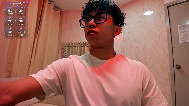 Snapshot of AkazaBoy_ chatting on January 10, 2025, 4:12 am AkazaBoy online show from January 10, 2025, 4:12 am