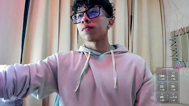 Snapshot of AkazaBoy_ chatting on January 11, 2025, 4:16 am AkazaBoy online show from January 11, 2025, 4:16 am