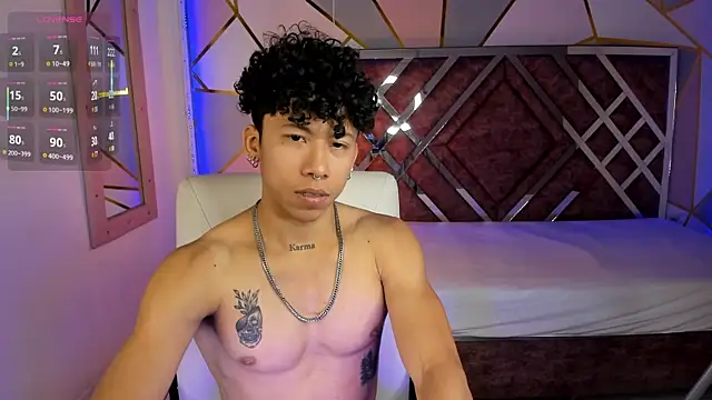 Snapshot of AkazaBoy_ chatting on February 5, 2025, 4:27 am AkazaBoy online show from February 5, 2025, 4:27 am