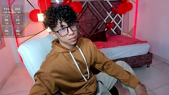 Snapshot of AkazaBoy_ chatting on February 12, 2025, 4:12 am AkazaBoy online show from February 12, 2025, 4:12 am