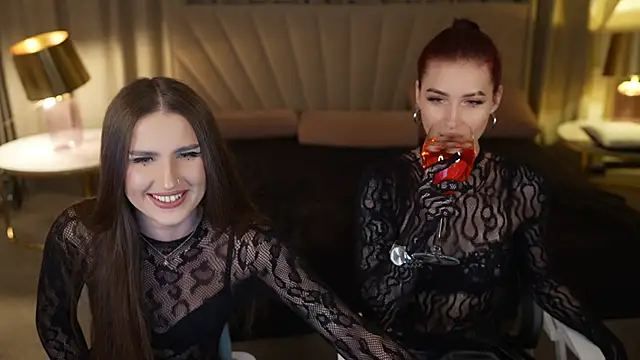 Magnetic Mia  online show from December 5, 2025, 1:14 am