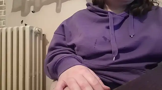 AalinnaK online show from February 3, 2025, 2:34 pm