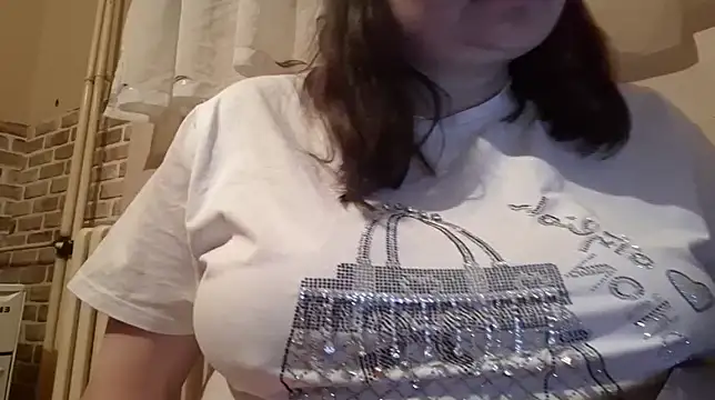 AalinnaK online show from March 6, 2025, 5:54 pm