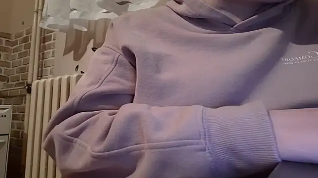 AalinnaK online show from March 21, 2025, 7:46 pm