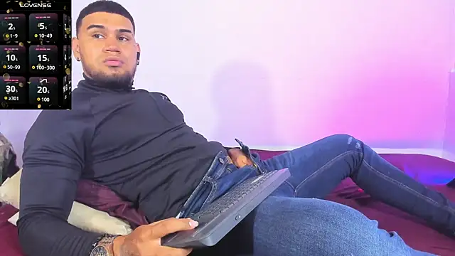 Aaron Hunter  online show from November 3, 2025, 11:04 pm