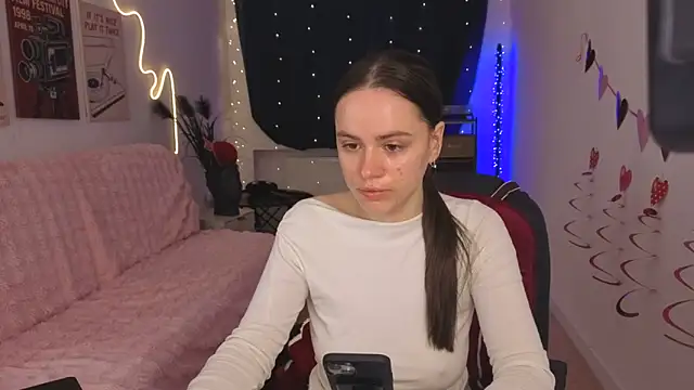 Emillias online show from February 20, 2026, 8:16 am