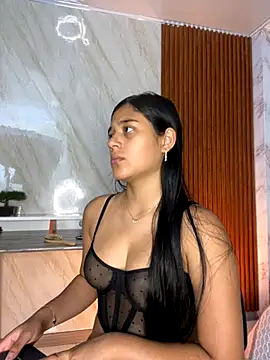 floriamANDjazmin online show from November 4, 2025, 7:13 pm