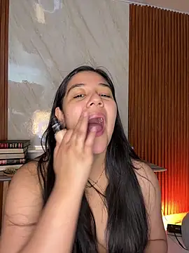 floriamANDjazmin online show from May 18, 2026, 6:58 pm
