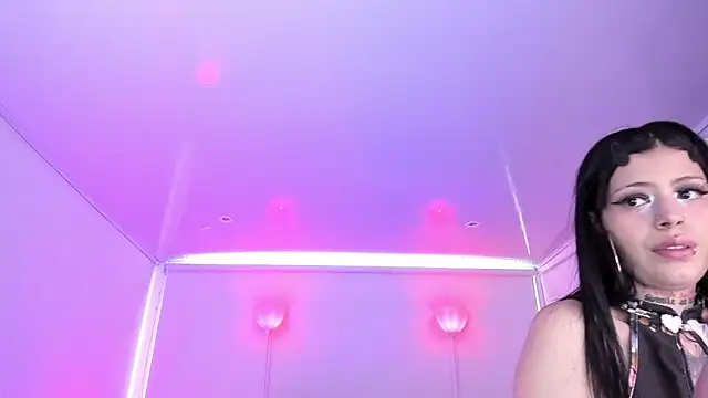 AuroraDiaz online show from November 12, 2025, 7:35 pm