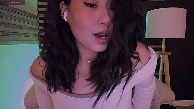 Snapshot of kimmy_chi_ chatting on February 5, 2025, 6:15 pm kimmy chi online show from February 5, 2025, 6:15 pm
