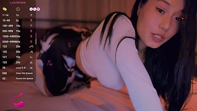 Snapshot of kimmy_chi_ chatting on October 13, 2025, 6:19 pm kimmy chi online show from October 13, 2025, 6:19 pm