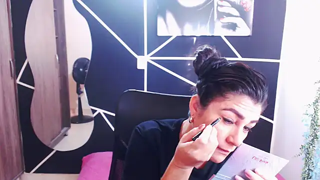 LUCY LI online show from January 16, 2025, 1:04 pm