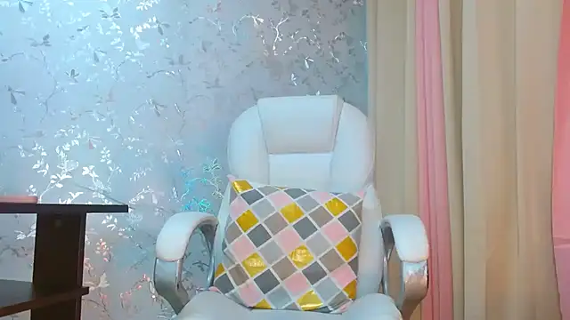 talianaprada online show from January 3, 2025, 2:10 am
