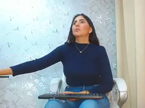talianaprada online show from January 10, 2025, 10:50 am