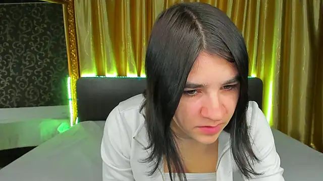  Polly Love  online show from October 6, 2025, 6:11 am