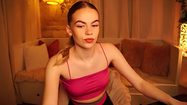 Snapshot of sn0w_barbie chatting on January 26, 2025, 7:21 am sn0w barbie online show from January 26, 2025, 7:21 am