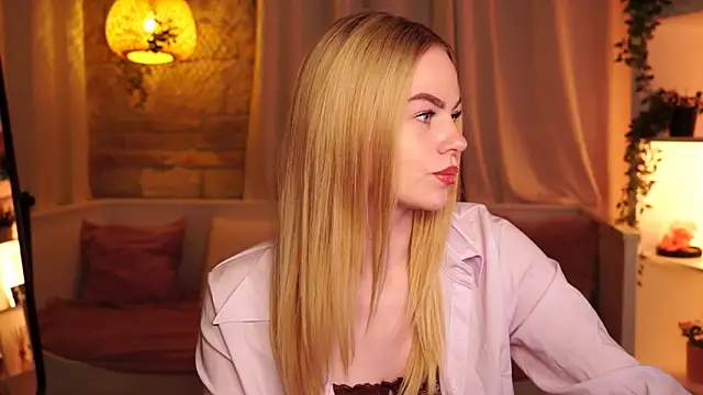 Snapshot of sn0w_barbie chatting on September 18, 2025, 8:27 am sn0w barbie online show from September 18, 2025, 8:27 am