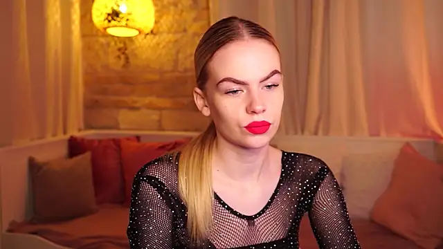 Snapshot of sn0w_barbie chatting on October 6, 2025, 7:50 am sn0w barbie online show from October 6, 2025, 7:50 am