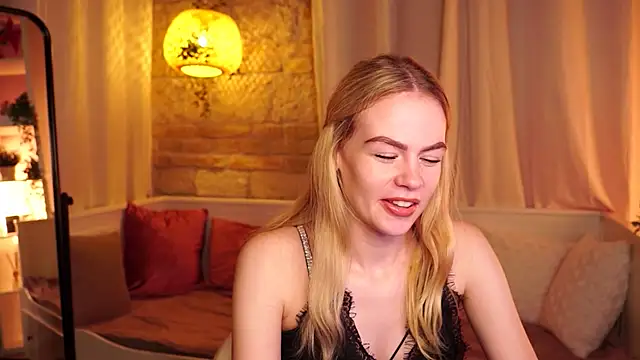 Snapshot of sn0w_barbie chatting on October 7, 2025, 9:28 am sn0w barbie online show from October 7, 2025, 9:28 am